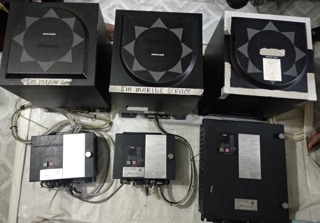 SIMRAD GC80 Gyro Compass System | Marine Gyro Compass | Ship Heading Reference System | SM MARINE SERVICE™